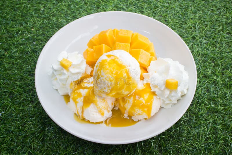 Vanilla Ice Cream with Fresh Mangoes Thai Stock Photo - Image of diet ...