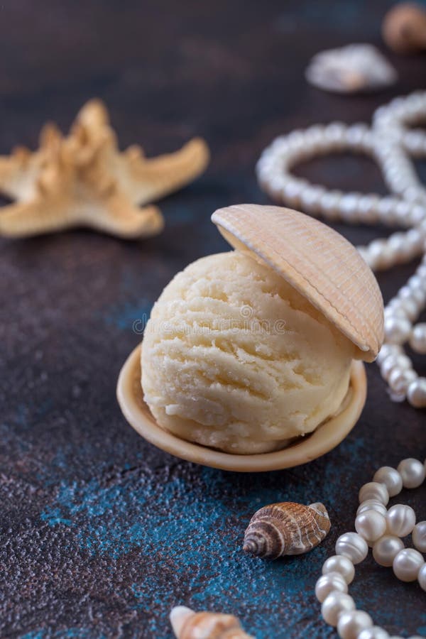 Vanilla Icecream Like Pearl in Seashell Creative Concept Deep Sea Star