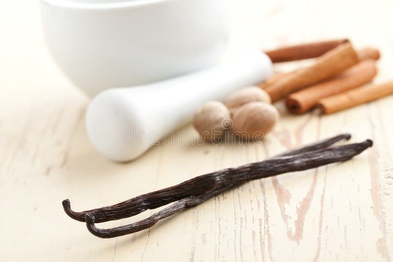 Vanille mit Muskatnuts und Zimt stockfotografie Vanille mit Muskatnuts und Zimt stockfotografie