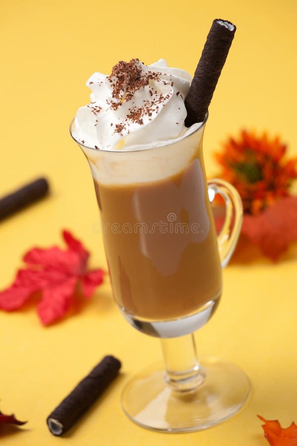 Vanille-Schokoladen-Chip-Kaffee-Cocktail Stockfoto - Bild von ... Vanille-Schokoladen-Chip-Kaffee-Cocktail Stockfoto - Bild von ...