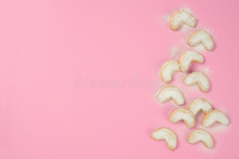 Vanillekegels over roze royalty-vrije stock fotografie