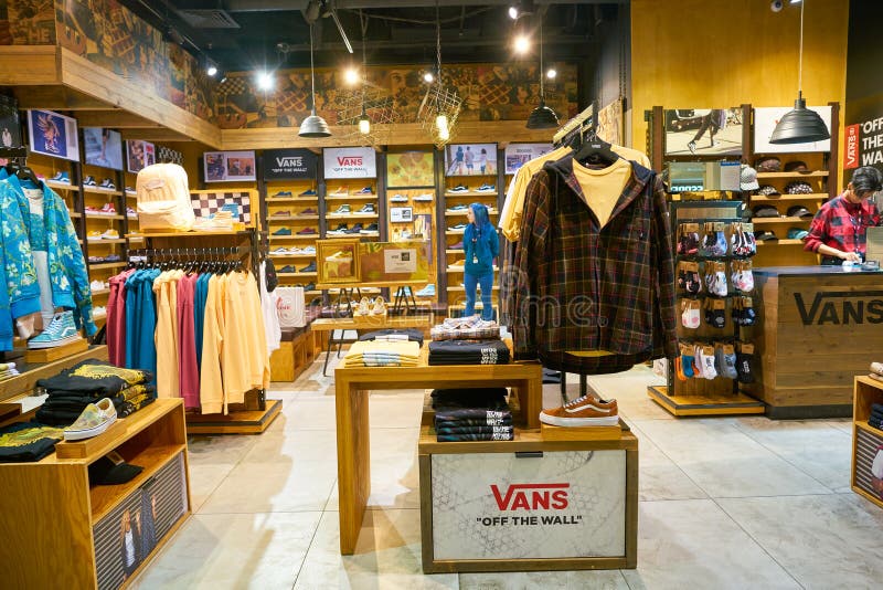 la plaza mall vans