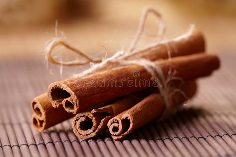 Pauzinhos de canela fotos de stock royalty free