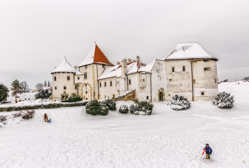 Varazdin-Schloss in Kroatien lizenzfreie stockbilder Varazdin-Schloss in Kroatien lizenzfreie stockbilder