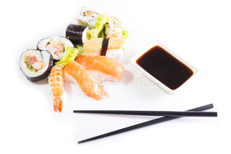 Variedade do sushi no fundo branco fotografia de stock Variedade do sushi no fundo branco fotografia de stock