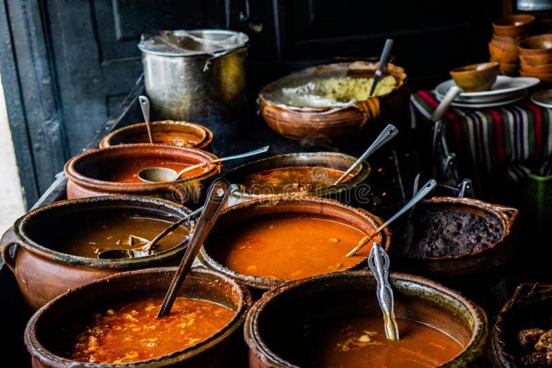 https://thumbs.dreamstime.com/b/variety-assortment-local-traditional-guatemalan-food-served-big-rustic-clay-pots-variety-assortment-local-traditional-285464007.jpg