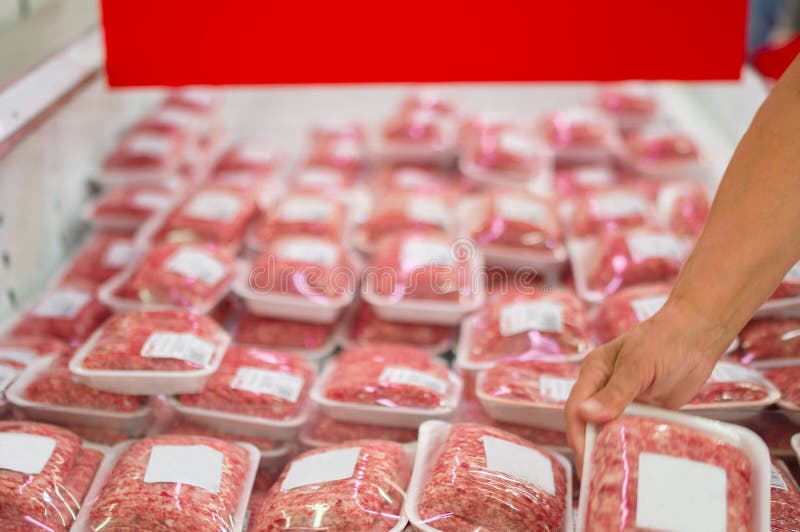 Varietà di ripieno del manzo in caselle in supermercato fotografia stock libera da diritti Varietà di ripieno del manzo in caselle in supermercato fotografia stock libera da diritti