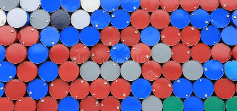 Variopinto del coperchio di carro armato della superficie di metallo o del cappuccio del carro armato fotografie stock Variopinto del coperchio di carro armato della superficie di metallo o del cappuccio del carro armato fotografie stock
