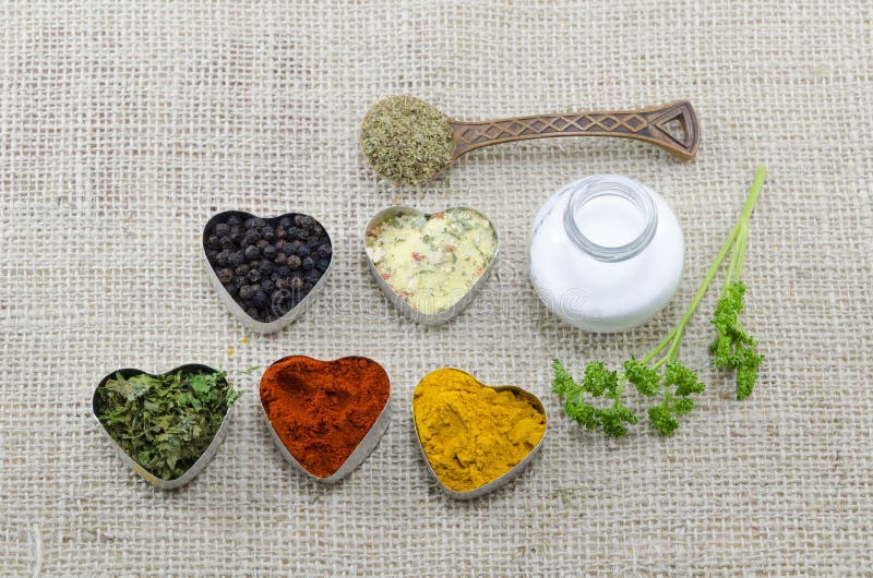 https://thumbs.dreamstime.com/b/various-spices-heart-chaped-containers-salt-spoon-shaped-48775337.jpg