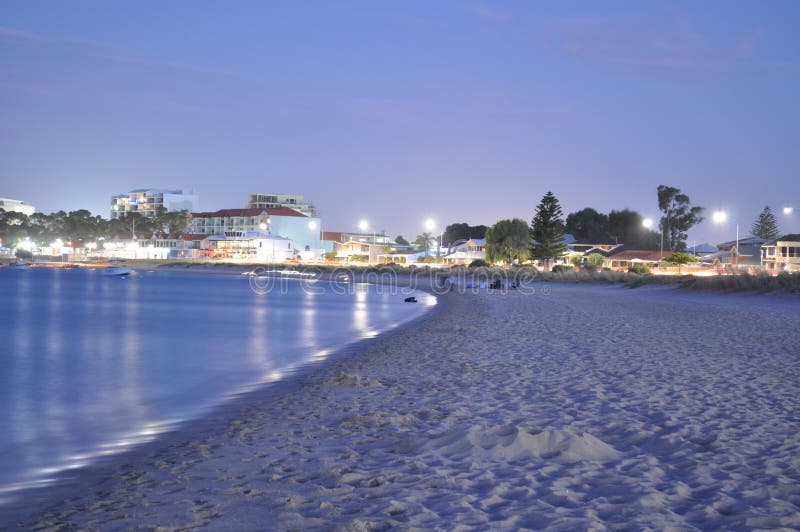 Varm sommarafton på stranden Australien royaltyfri fotografi Varm sommarafton på stranden Australien royaltyfri fotografi