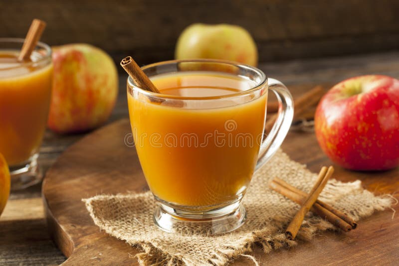Varm varm äppelcider arkivbild Varm varm äppelcider arkivbild