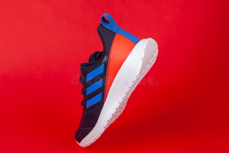 Zij zijn organiseren Nevelig Varna , Bulgaria - AUGUST 13, 2019 : ADIDAS ALTARUN Shoe, on Red  Background. Product Shot Editorial Photo - Image of clothes, shoes:  168140246