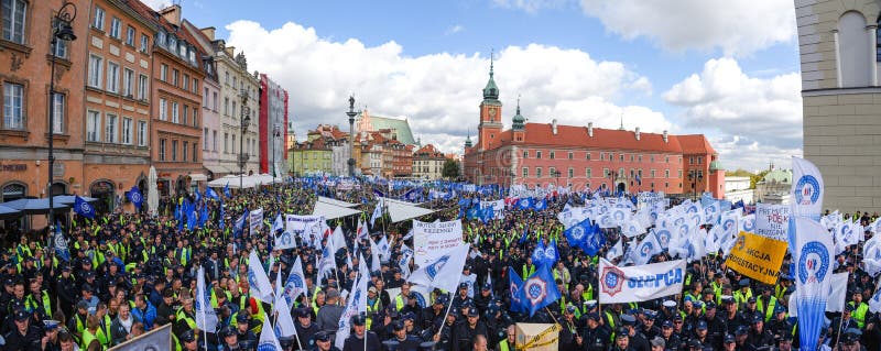 Varsovia/Polonia - octubre 02 2018: Demostración, protesta nacional de los oficiales de policía imagenes de archivo Varsovia/Polonia - octubre 02 2018: Demostración, protesta nacional de los oficiales de policía imagenes de archivo