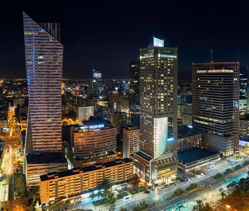 Download Varsovie, Pologne - 27 Août 2016 : Vue Panoramique Aérienne Au Centre Ville De La Capitale Polonaise Par Nuit, Du Palais Supérieu Photo stock éditorial - Image du culture, historique: 77162918