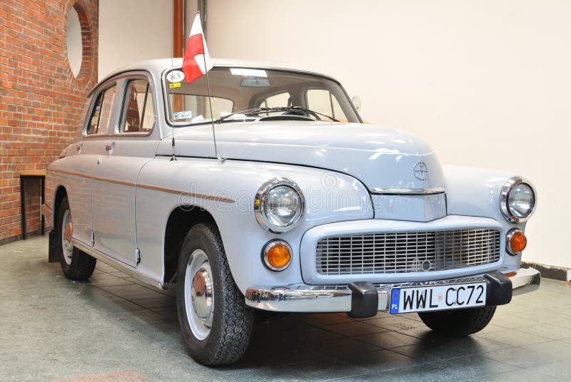 Varsóvia - carro antigo imagem de stock