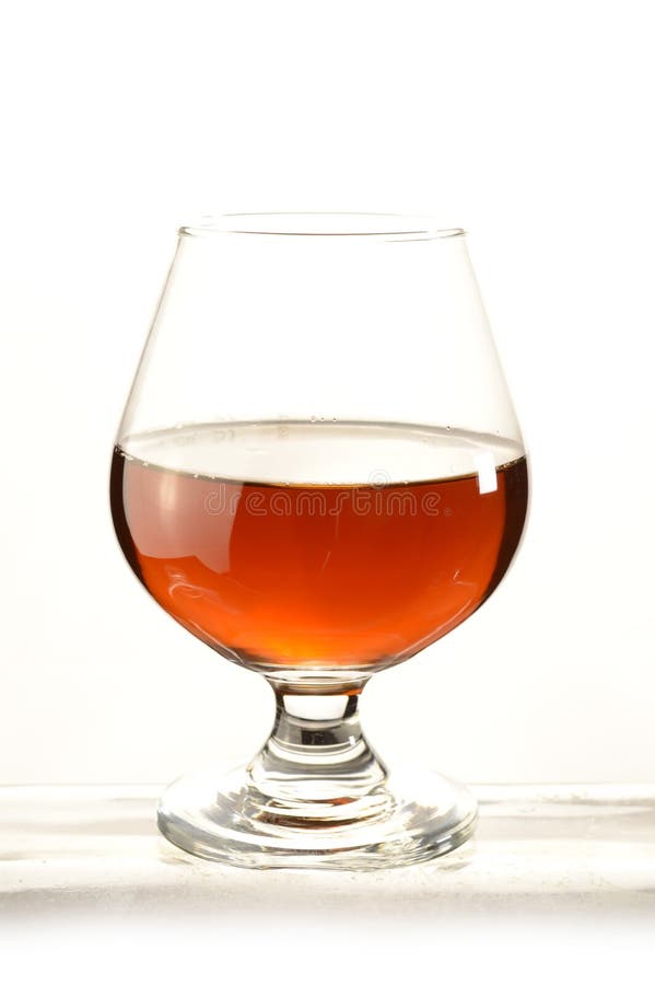 analizar sostén conocido Vaso de cognac foto de archivo. Imagen de licores, restaurante - 209634342
