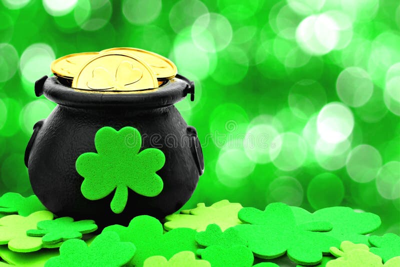 Vaso di giorno della st Patricks di oro fotografia stock Vaso di giorno della st Patricks di oro fotografia stock