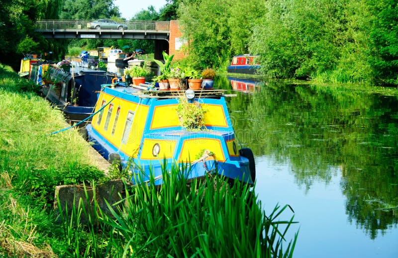 Vastgelegd narrowboats royalty-vrije stock afbeelding Vastgelegd narrowboats royalty-vrije stock afbeelding