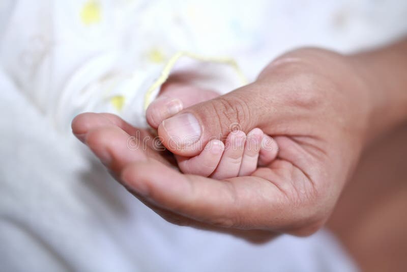 Vater- und Schätzchenhand stockfoto Vater- und Schätzchenhand stockfoto