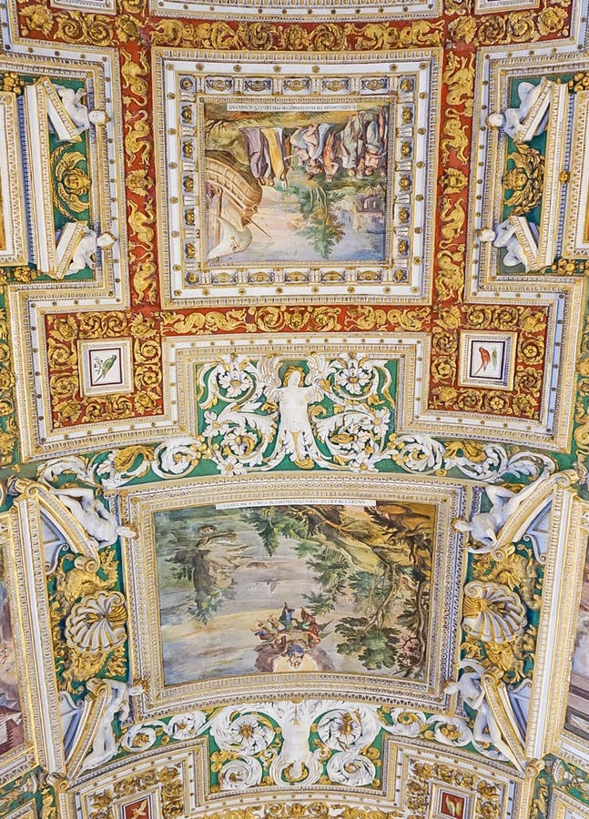 VATIKANSTADT, ITALIEN: AM 11. OKTOBER 2017: Malereien auf dem ceilin stockfoto VATIKANSTADT, ITALIEN: AM 11. OKTOBER 2017: Malereien auf dem ceilin stockfoto