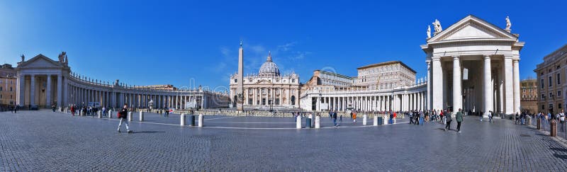 VATIKANSTADT, VATIKAN, Italien - März 2019: Panoramaansicht St Peter von der päpstlichen Basilika und St Peter quadratischen Sa stockbilder VATIKANSTADT, VATIKAN, Italien - März 2019: Panoramaansicht St Peter von der päpstlichen Basilika und St Peter quadratischen Sa stockbilder