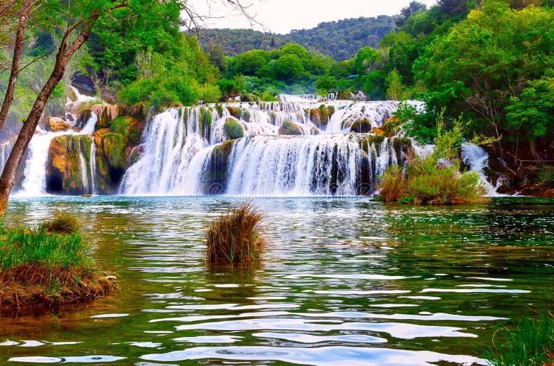 Vattenfall i den Krka medborgaren royaltyfri bild Vattenfall i den Krka medborgaren royaltyfri bild