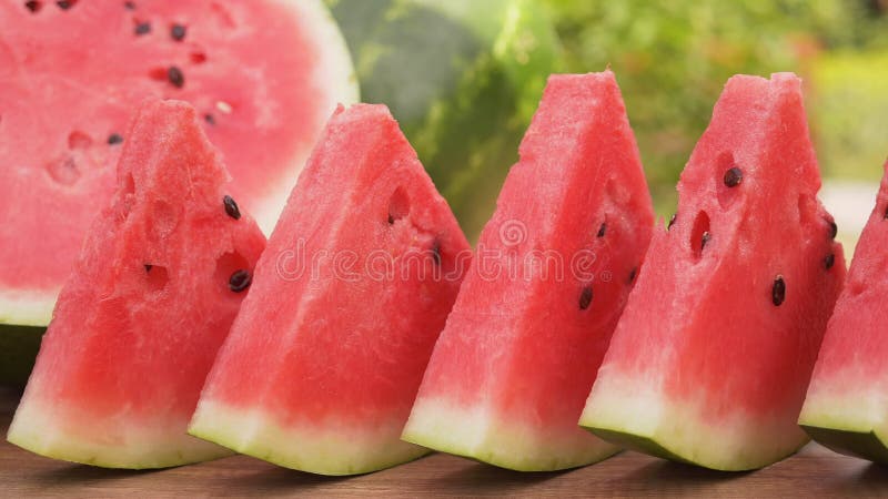 Vattenmelonskivor p? tabellen Sommaruppfriskningfrukter