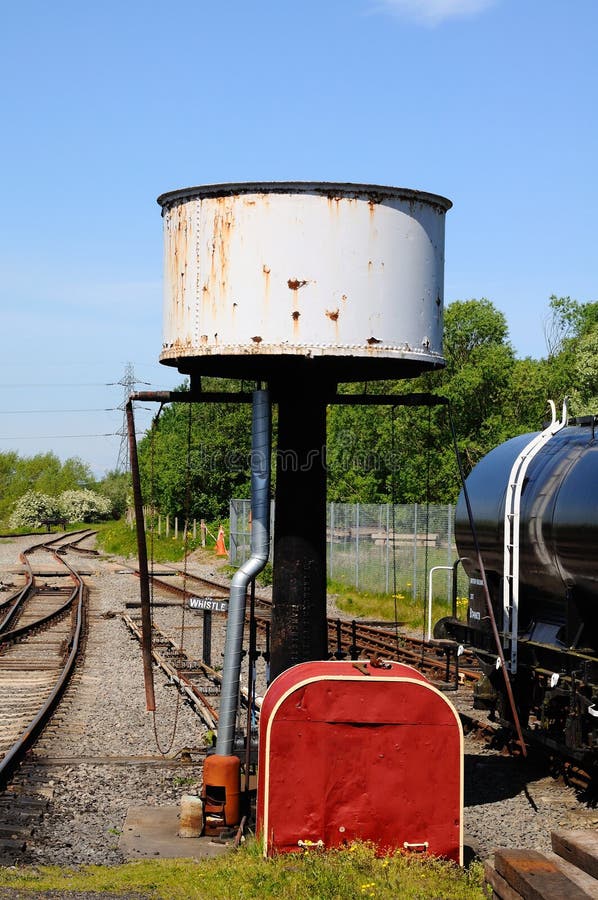 Vattentorn, Brownhills västra järnvägsstation royaltyfria bilder