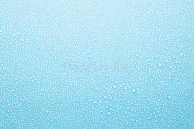 Vattnet faller på kallblå ljusblå bakgrund när mönstret med en liten glatt skina sjunker när dagtexturen visas överst.