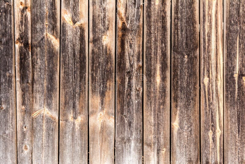 Vecchi bordi stagionati verticali, struttura dei pannelli di legno antichi scuri, fondo di astrazione della decorazione immagini stock libere da diritti Vecchi bordi stagionati verticali, struttura dei pannelli di legno antichi scuri, fondo di astrazione della decorazione immagini stock libere da diritti