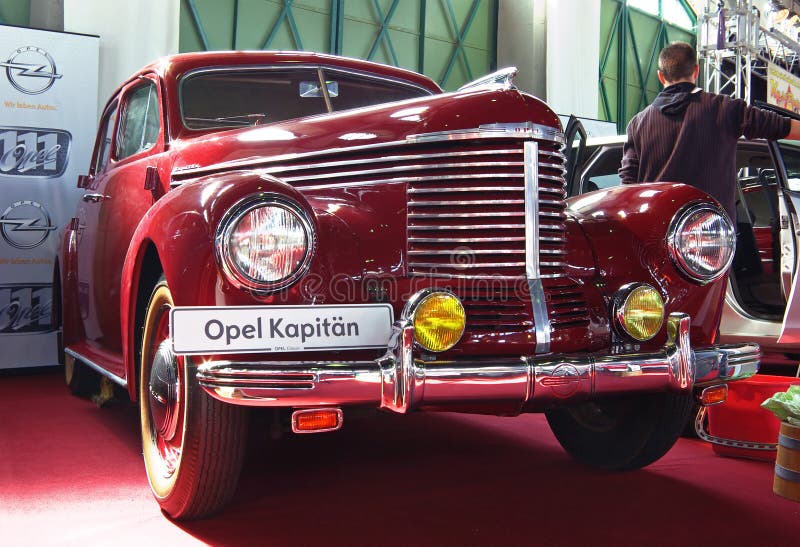 Vecchia automobile tedesca fotografia editoriale. Immagine di interno