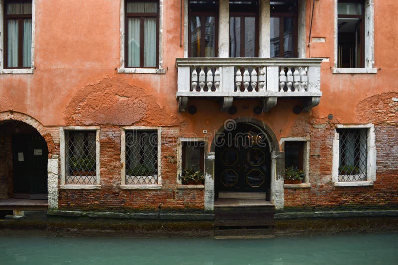 Vecchia casa tipica a Venezia immagini stock libere da diritti Vecchia casa tipica a Venezia immagini stock libere da diritti