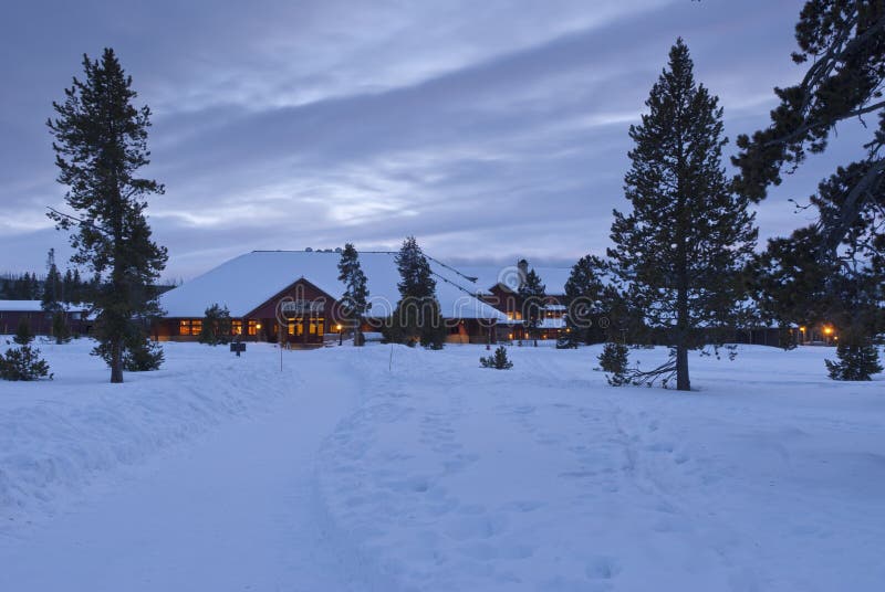 Vecchia casetta fedele della neve, inverno, Yellowstone NP