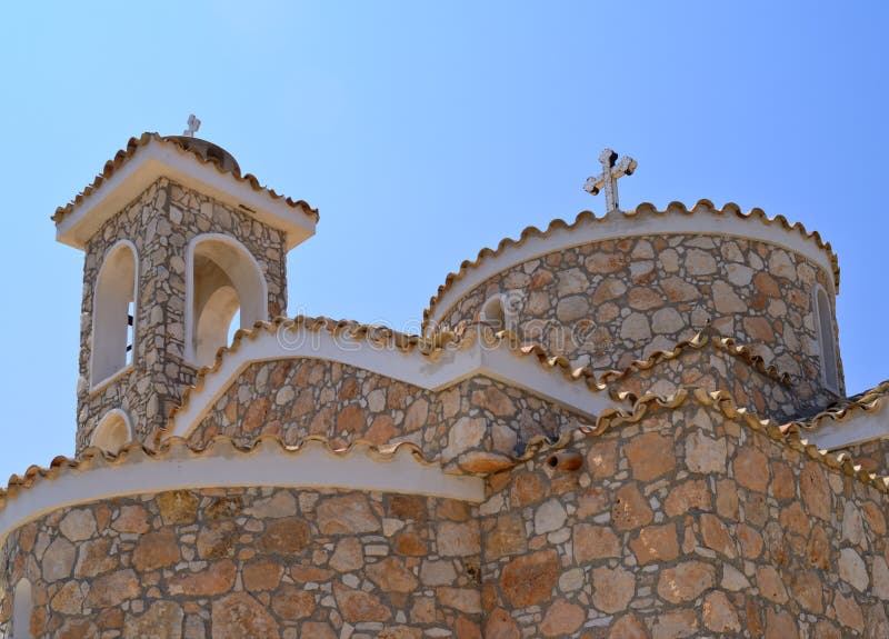 Vecchia chiesa di pietra fotografie stock libere da diritti Vecchia chiesa di pietra fotografie stock libere da diritti
