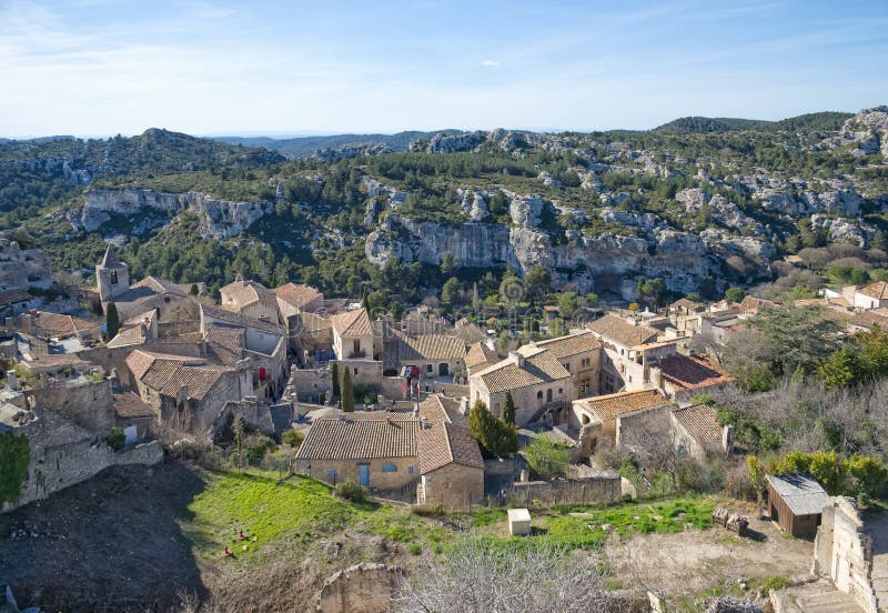 Vecchia città medievale sulla formazione rocciosa in Les Baux de Provenza - Camargue - Francia fotografia stock Vecchia città medievale sulla formazione rocciosa in Les Baux de Provenza - Camargue - Francia fotografia stock
