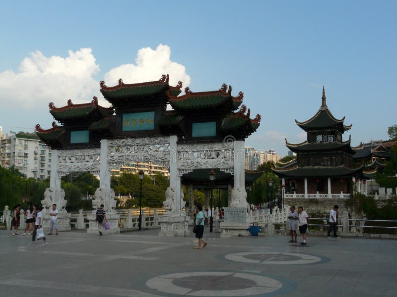 Vecchia e nuova città di Guiyang immagine stock libera da diritti Vecchia e nuova città di Guiyang immagine stock libera da diritti