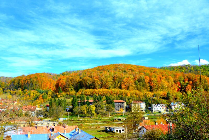 Vecchia linea mineraria Oravita-Anina a Banat Straordinario paesaggio tipico nelle foreste della Transilvania, Romania Visualizza immagini stock libere da diritti Vecchia linea mineraria Oravita-Anina a Banat Straordinario paesaggio tipico nelle foreste della Transilvania, Romania Visualizza immagini stock libere da diritti