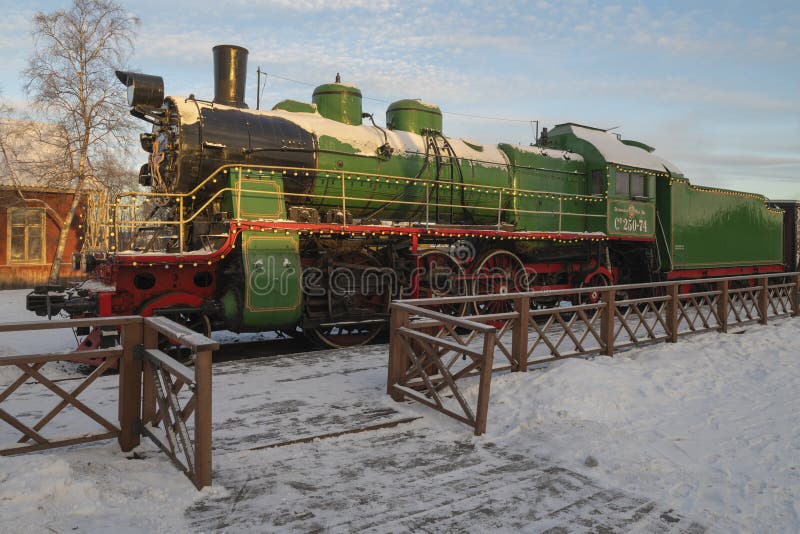 Vecchia locomotiva a vapore per passeggeri Su25074 sulla stazione di Sortavala immagine stock libera da diritti