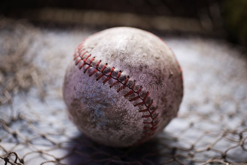 Vecchia palla giocata di baseball fotografie stock Vecchia palla giocata di baseball fotografie stock