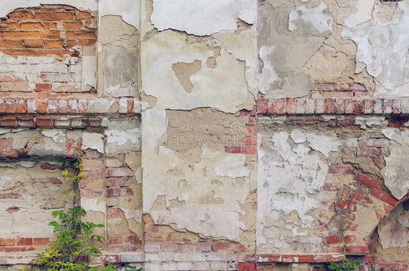 Vecchia parete di mattoni, stucco che si sgretola, trama di fondo fotografie stock libere da diritti Vecchia parete di mattoni, stucco che si sgretola, trama di fondo fotografie stock libere da diritti