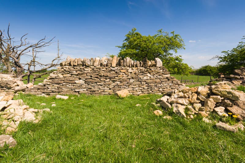 Vecchio muro di pietra immagini stock