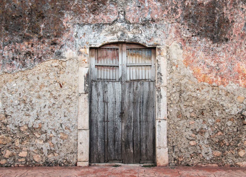 Vecchia porta di Yucatan, Messico immagini stock libere da diritti Vecchia porta di Yucatan, Messico immagini stock libere da diritti