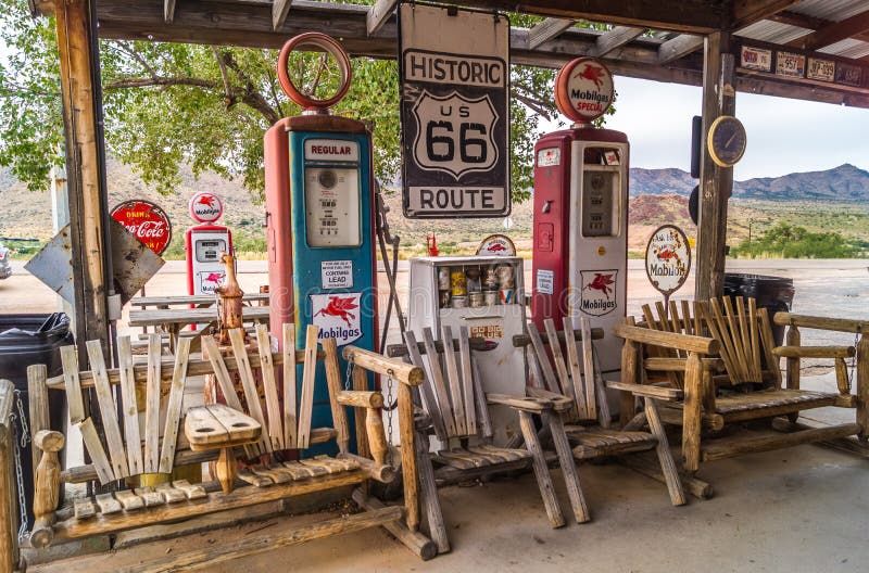 Vecchia stazione di benzina nell'itinerario 66 Arizona, U.S.A.