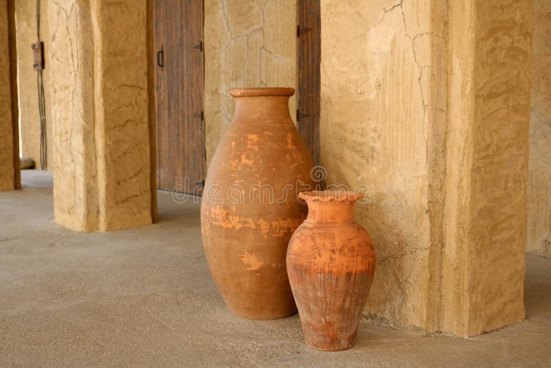 Vecchie brocche ceramiche immagine stock Vecchie brocche ceramiche immagine stock