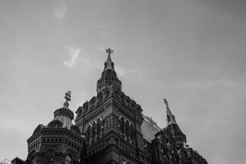 Vecchie costruzioni storiche della capitale della Russia in bianco e nero mosca fotografia stock Vecchie costruzioni storiche della capitale della Russia in bianco e nero mosca fotografia stock