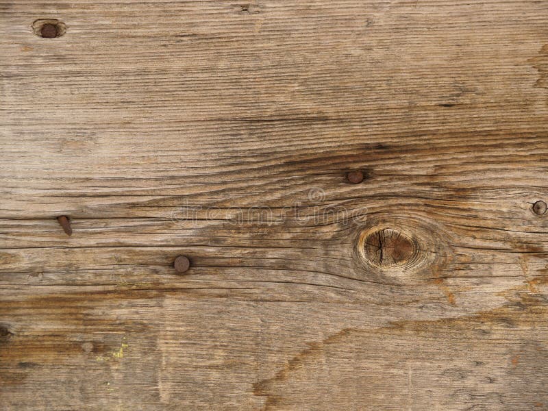 Vecchie plance di legno esposte all'aria e portate