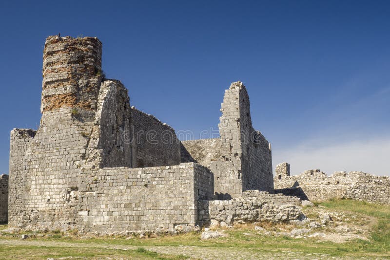 Vecchie rovine del castello in Skoder, Albania fotografie stock Vecchie rovine del castello in Skoder, Albania fotografie stock
