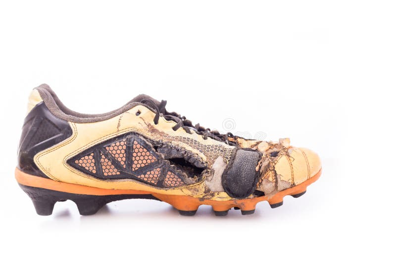 Vecchie Scarpe Di Calcio Su Bianco Immagine Stock - Immagine di fangoso, usato: 71385173