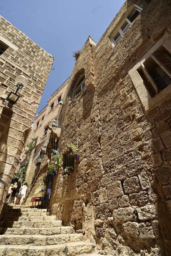Vecchie via e case antiche nella città di Giaffa, vicino a Tel Aviv, Israele fotografia stock libera da diritti