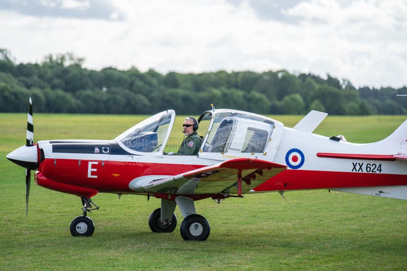 VECCHIO AVVISO, BEDFORDSHIRE, UK, 6 OTTOBRE 2019 Scottish Aviation Bulldog Series 120 Race Day a Shuttleworth fotografie stock libere da diritti VECCHIO AVVISO, BEDFORDSHIRE, UK, 6 OTTOBRE 2019 Scottish Aviation Bulldog Series 120 Race Day a Shuttleworth fotografie stock libere da diritti